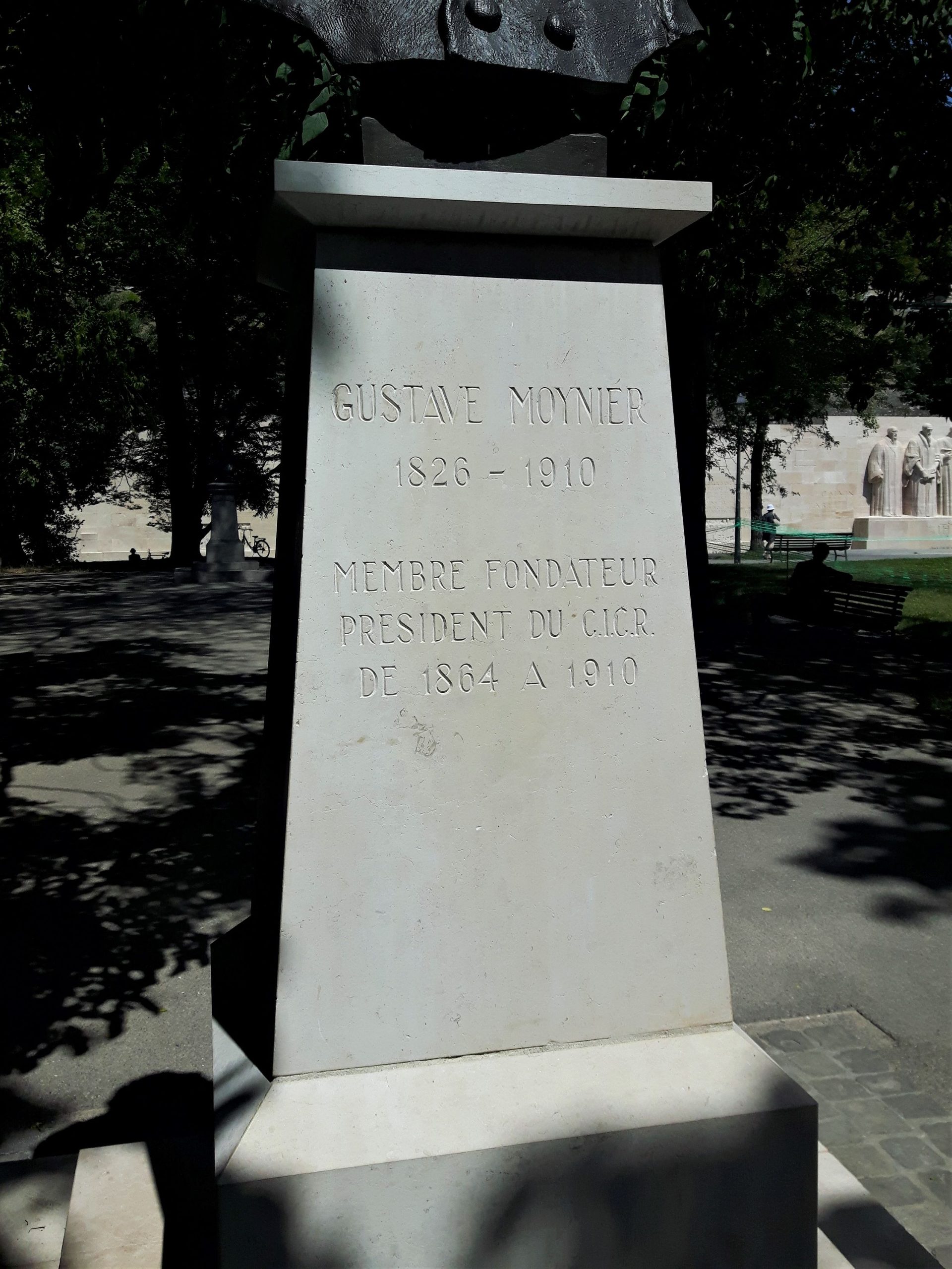 Gustave%20Moynier%27s%20monument%2C%20Geneva%20-%2003.jpg